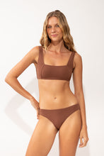 Load image into Gallery viewer, Model Front: Rio De Sol Set Set Sand-Cappuccino Mary Essential-Comfy