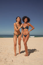 Load image into Gallery viewer, Image 11: Rio De Sol Set Set Shimmer-Shark Tri-Fixo-Noa Cheeky-Noa