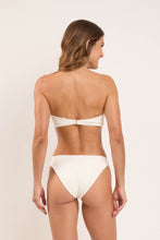 Load image into Gallery viewer, Model Back: Rio De Sol Set Set Sand-Chantilly Sara Essential-Comfy