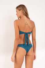 Load image into Gallery viewer, Model Back: Rio De Sol Set Set Crespinho-Atlantico Mavi Nice