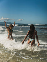 Load image into Gallery viewer, Image 07: Rio De Sol Top Top Valley Kauai