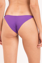 Load image into Gallery viewer, Image 07: Rio De Sol Bottom Bottom Amuleto Cheeky-Crispy
