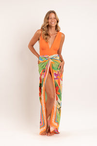 Model Front: Rio De Sol Pareo Tropical Canga