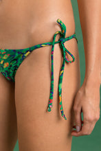 Load image into Gallery viewer, Set Wilds Tri-Fixo Cheeky-Tie
